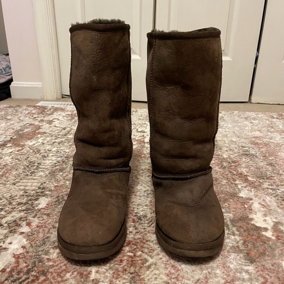 UGG Women’s Classic II Short Boots - Picture 1 of 5